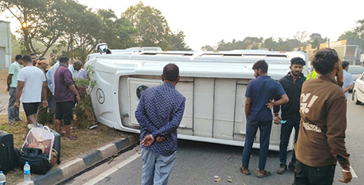 Tempo traveller overturns